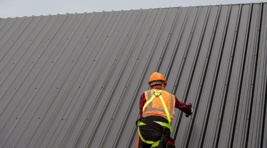 Professional gutter cleaning in Kent, WA